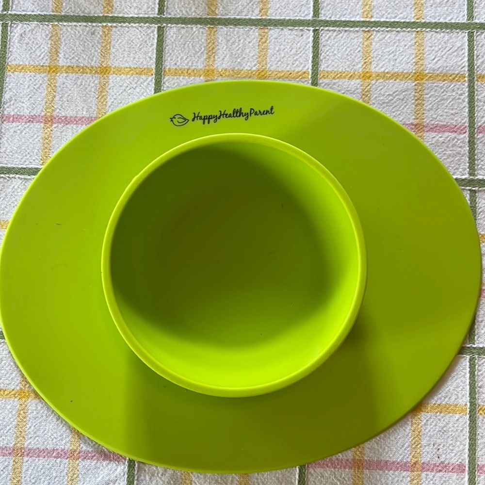 Nonslip silicone bowl with suction cup action for high chair